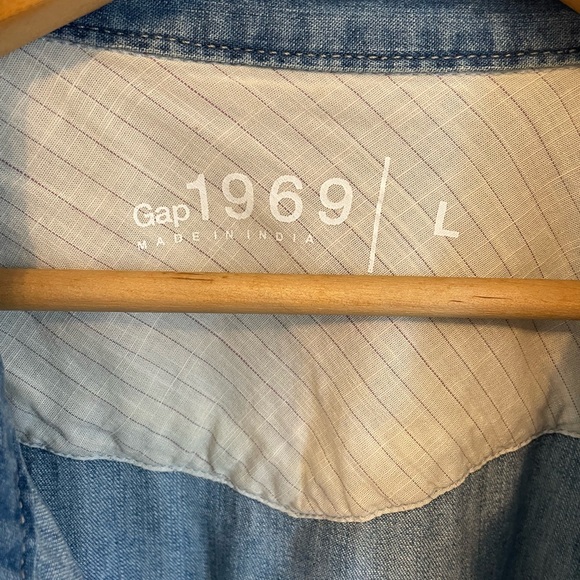 Gap 1969 Denim Shirt - Picture 2 of 5